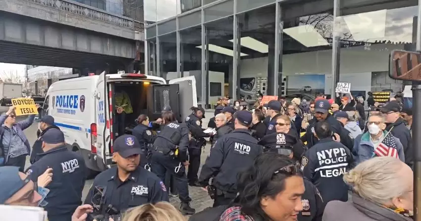 "Tesla Takedown": fala protestów przeciwko Masce przetacza się przez USA