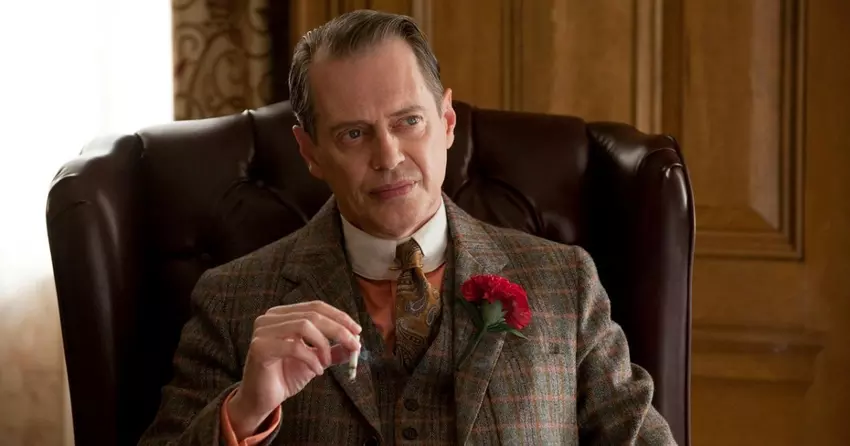 Historia mrocznych sekretów trwa: Steve Buscemi będzie nowym reżyserem Nevermore w drugim sezonie "Wednesday"