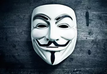 Anonim ujawnił 15 600 e-maili od ...