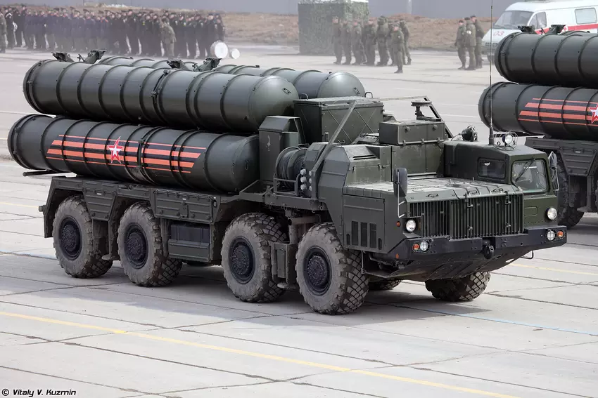 Rosyjski system obrony powietrznej S-400 "zawodzi" w bitwach, ponieważ nawet stara zachodnia broń może go pokonać