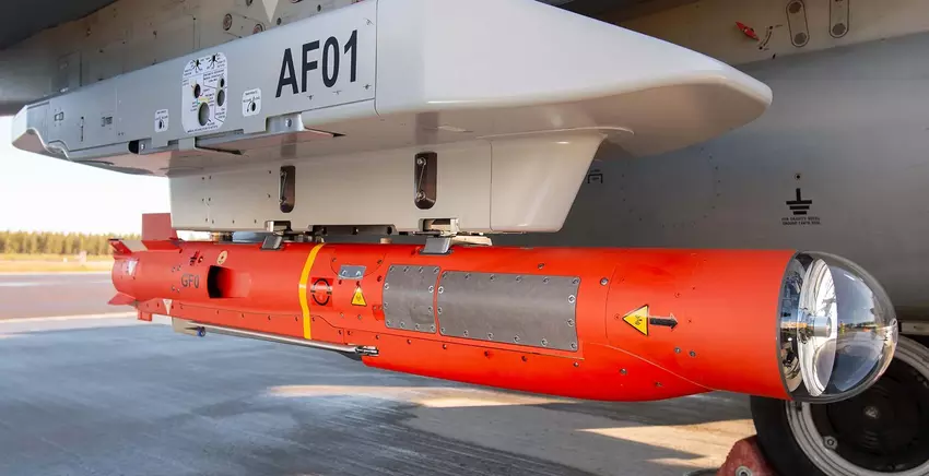 Rakieta Spear 3 pod skrzydłem myśliwca Typhoon