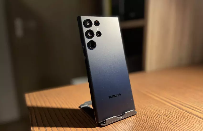 Top 10 smartfonów tygodnia według GSMArena: Samsung Galaxy S22 Ultra powraca na pozycję lidera