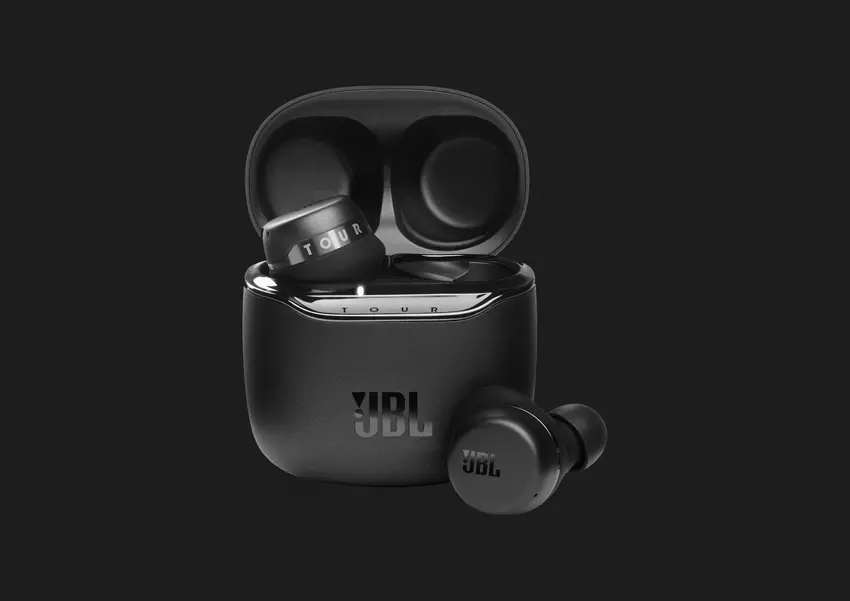 JBL Tour PRO+ z ANC i bezprzewodowym ładowaniem jest dostępny na Amazon z rabatem w wysokości 100 USD