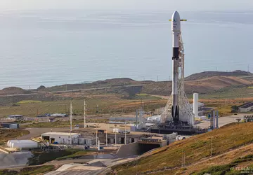 SpaceX gwałtownie odwołuje start Falcona 9 ...