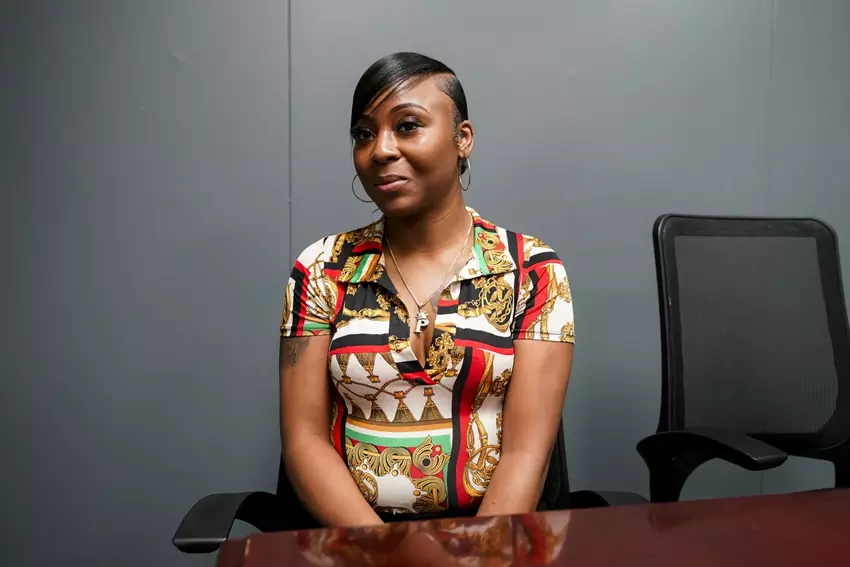 Policja w Detroit zmieni zasady korzystania z funkcji rozpoznawania twarzy po omyłkowym aresztowaniu ciężarnej kobiety