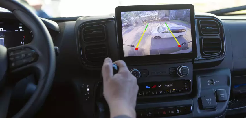 219 000 samochodów Ram i Dodge zostało wycofanych z powodu wadliwych kamer tylnych