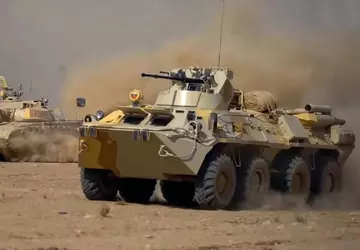 Ukraińskie Siły Zbrojne troją APC-82A z ...