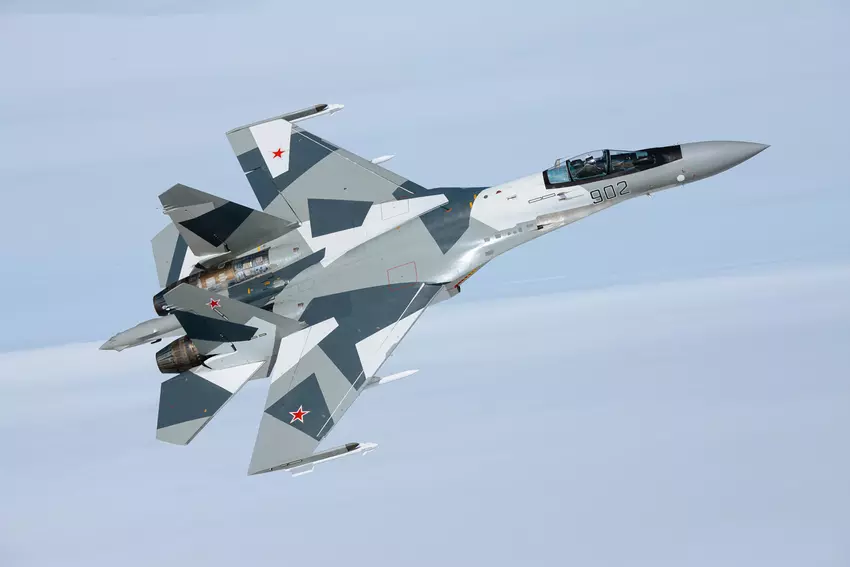 Minus 18 000 000 $: Ukraińska obrona powietrzna zestrzeliła rosyjski myśliwiec Su-35