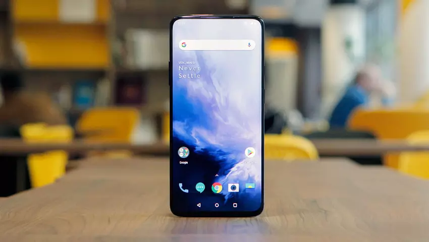 Oficjalnie: OPPO przygotowuje smartfon z ekranem na 90 Hz