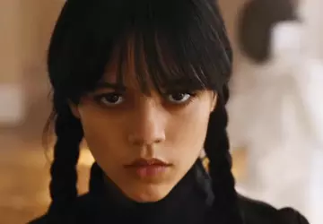 Insider Info: Jenna Ortega prowadzi rozmowy ...