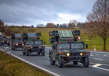 SAM-y Avenger, rakiety obrony powietrznej HAWK, ...