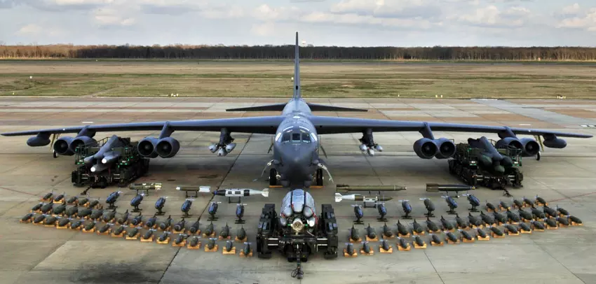 NATO rozpoczyna ćwiczenia nuklearne Steadfast Noon z udziałem bombowców strategicznych B-52 Stratofortress 17 października