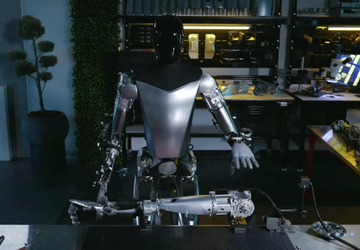 Tesla demonstruje proces hodowli humanoida Optimusa