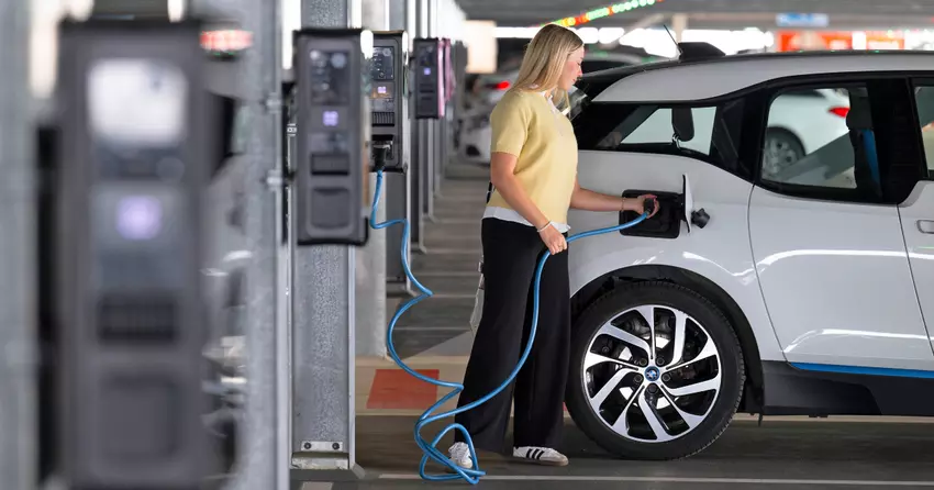 Port lotniczy Monachium otworzył największy w Bawarii parking z punktami ładowania dla samochodów elektrycznych