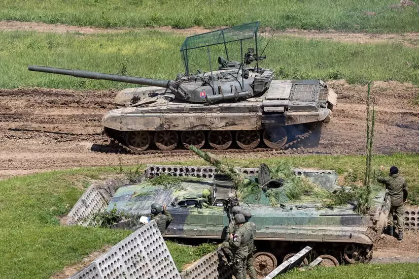 Teraz nawet Słowacja testuje „grille” na czołgach T-72 i Leopard: drony zmuszają do improwizacji
