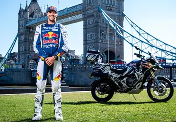 Wokół świata na motocyklu w 19 ...