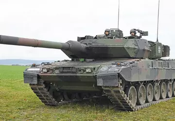 Niemiecka armia przyjęła nowy czołg Leopard ...