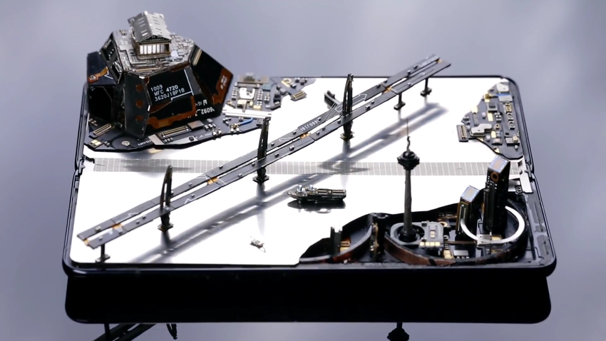 Xiaomi Mi Mix Fold został przekształcony w miniaturowy Szanghaj