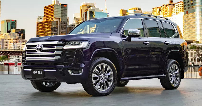 Toyota Land Cruiser 300 stał się samonawadniającym hybrydą