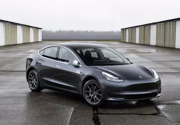 Tesla wycofuje prawie pół miliona samochodów ...