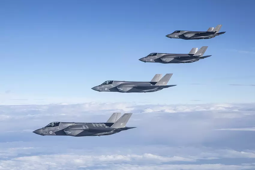 Niemcy kupują 35 myśliwców piątej generacji F-35, 105 pocisków AIM-120C-8 i 75 pocisków manewrujących AGM-158B/B2 o wartości 8 400 000 000 USD
