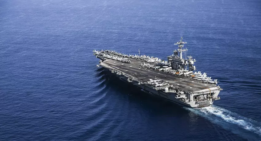 Amerykański lotniskowiec USS Abraham Lincoln (CVN-72) zapalił się - pożar ugaszono w 10 minut
