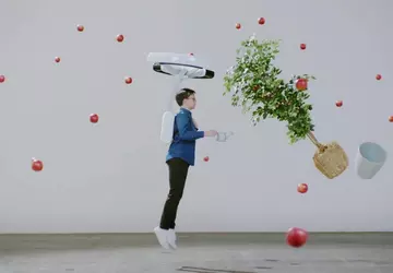 Japoński dzhetpak Lunavity pomaga skakać wysoko ...