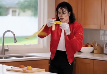 Michael Jackson prezentuje stand-up, a Bruce ...