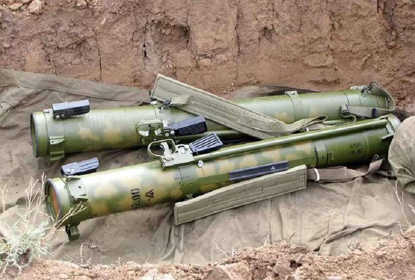 Ukraiński żołnierz pokazał w akcji zdobyty nowoczesny miotacz ognia o napędzie rakietowym Szmel-M (wideo)