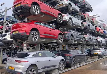 Dziesiątki wycofanych Jaguarów I-Paces wysłano na ...