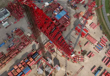 Najpotężniejszy na świecie dźwig lądowy został ...