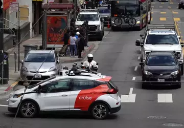 Roboty-samochody Cruise sparaliżowały ruch uliczny w ...