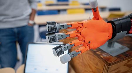 Przełom w robotyce: naukowcy wraz z Hondą opracowali czujnik podobny do ludzkiej skóry - pozwoli to ulepszyć roboty humanoidalne