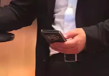 Szef Huawei już chodzi ze smartfonem, ...