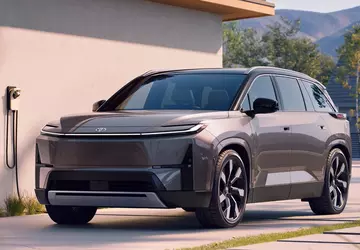 Toyota zaprezentowała całkowicie elektrycznego Highlandera z ...