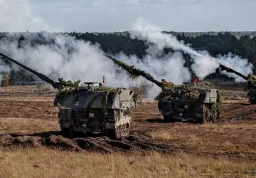 Niemcy oficjalnie zatwierdziły zakup 12 samobieżnych ...