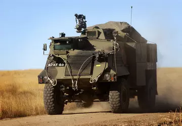 Brytyjski transporter opancerzony Saxon zauważony na ...