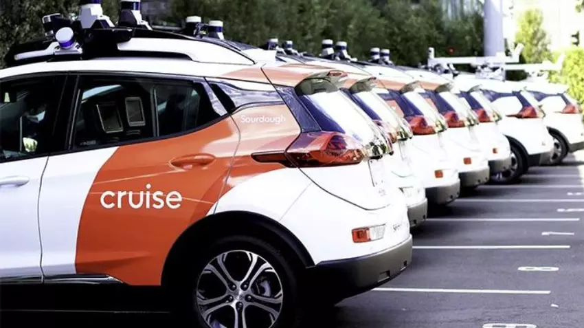 Rejs rozpoczyna mapowanie ulic w Dubaju w związku z uruchomieniem robotaxi w 2023 r.