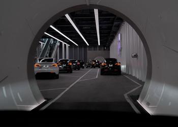 Tesla zacina się w tunelu Vegas ...