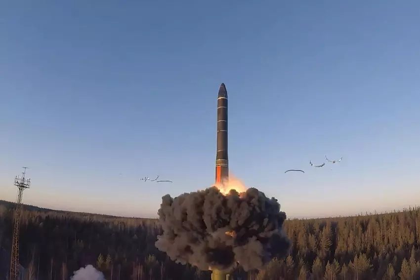 CNN: Podczas wizyty Bidena na Ukrainie Rosja próbowała przetestować rakietę balistyczną Sarmat, ale się nie udało