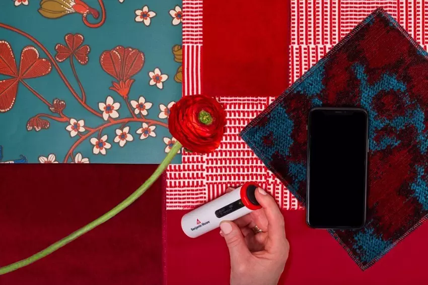 Benjamin Moore & Co. wydała urządzenie i aplikację do doboru kolorów we wnętrzu