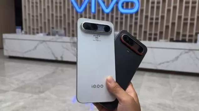 iQOO X: Futurystyczny smartfon z baterią ...