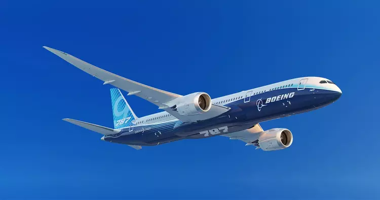 Boeing 787 Dreamliner uziemiony: brak silników ...