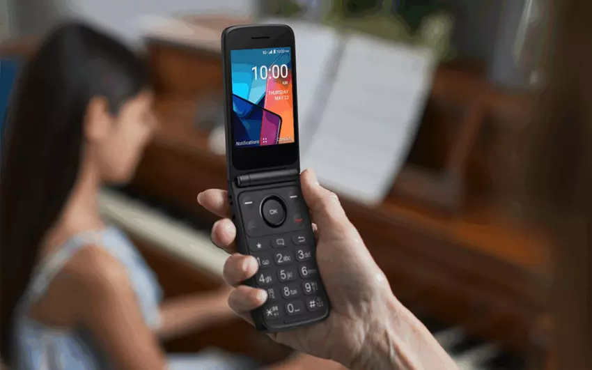 Telefon przyciskowy-skladak TCL Flip 4 5G. Ilustracja: TCL