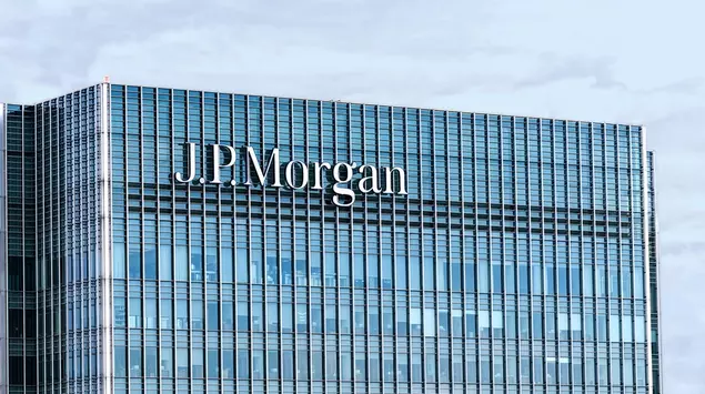 JPMorgan zwalnia ludzi: bank powierzył decyzje ...