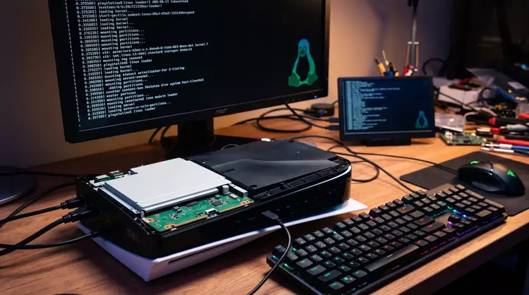 Haker przekształca PlayStation 5 w komputer: ...