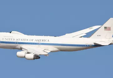 1-godzinny lot Boeinga E-4B Nightwatch kosztuje ...