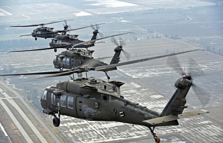 UH-60L i Airbus AS532 UE Cougar ...