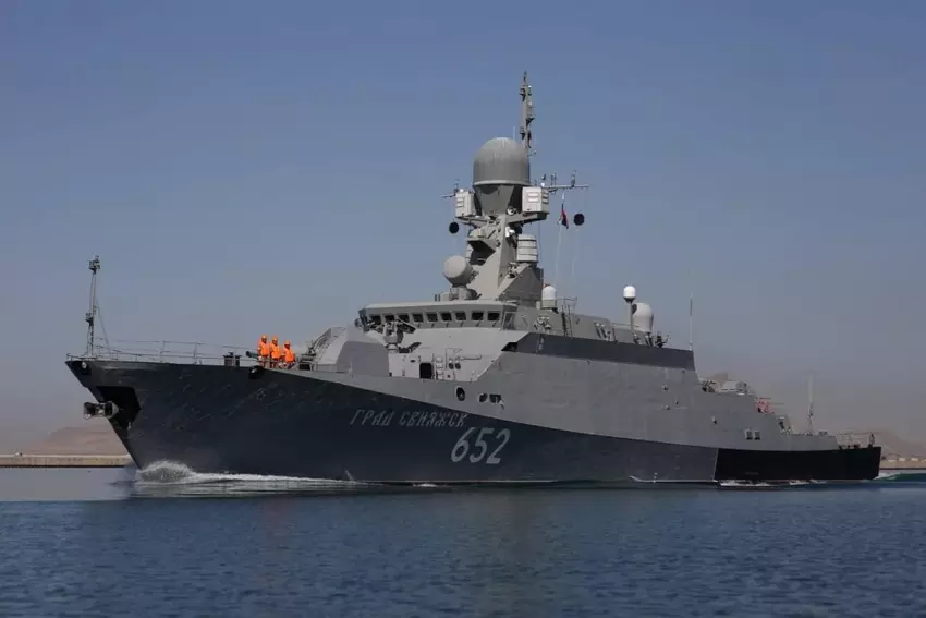 HUR uderzył w okręt nosiciel „Kalibrów” za pomocą skoordynowanego ataku z użyciem dronów