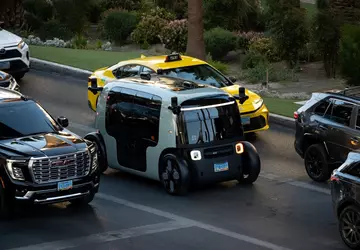 Bezkierownicze robotaxi Zoox wkracza na ulice ...